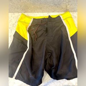 Body Glove swim trunks
Side pocket 
Size 32